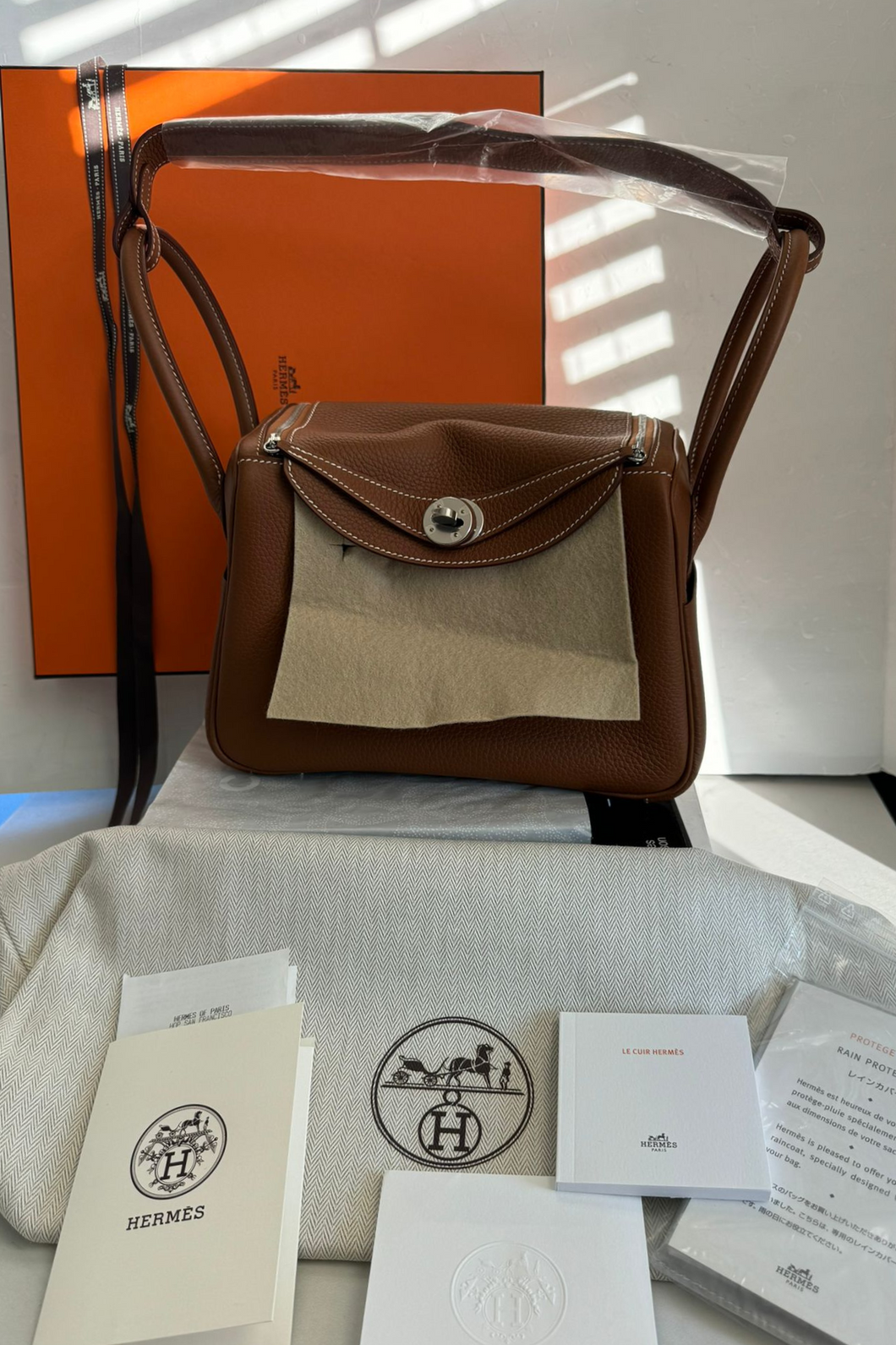 Gold PHW Lindy 26 Taurillon Clemence Leather Bag by Hermès