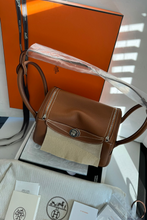 Load image into Gallery viewer, Gold PHW Lindy 26 Taurillon Clemence Leather Bag by Hermès
