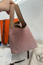 Load image into Gallery viewer, Chai Rose PHW Limited Edition Picotin Lock 18 Lucky Daisy Swift Leather Bag by Hermès
