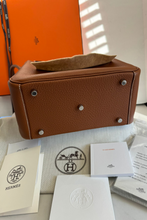 Load image into Gallery viewer, Gold PHW Lindy 26 Taurillon Clemence Leather Bag by Hermès
