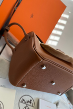 Load image into Gallery viewer, Gold PHW Lindy 26 Taurillon Clemence Leather Bag by Hermès
