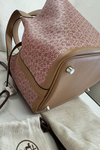 Load image into Gallery viewer, Chai Rose PHW Limited Edition Picotin Lock 18 Lucky Daisy Swift Leather Bag by Hermès
