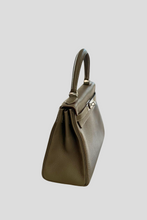 Load image into Gallery viewer, Etoupe PHW Kelly Retourne 28 Taurillon Clemence Leather Bag by Hermès
