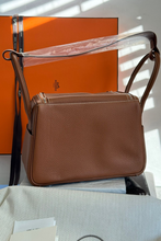 Load image into Gallery viewer, Gold PHW Lindy 26 Taurillon Clemence Leather Bag by Hermès
