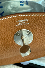 Load image into Gallery viewer, Gold PHW Lindy 26 Taurillon Clemence Leather Bag by Hermès
