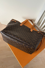 Load image into Gallery viewer, Brown Neverfull GM Monogram Canvas Tote Bag by Louis Vuitton
