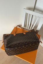 Load image into Gallery viewer, Brown Neverfull GM Monogram Canvas Tote Bag by Louis Vuitton
