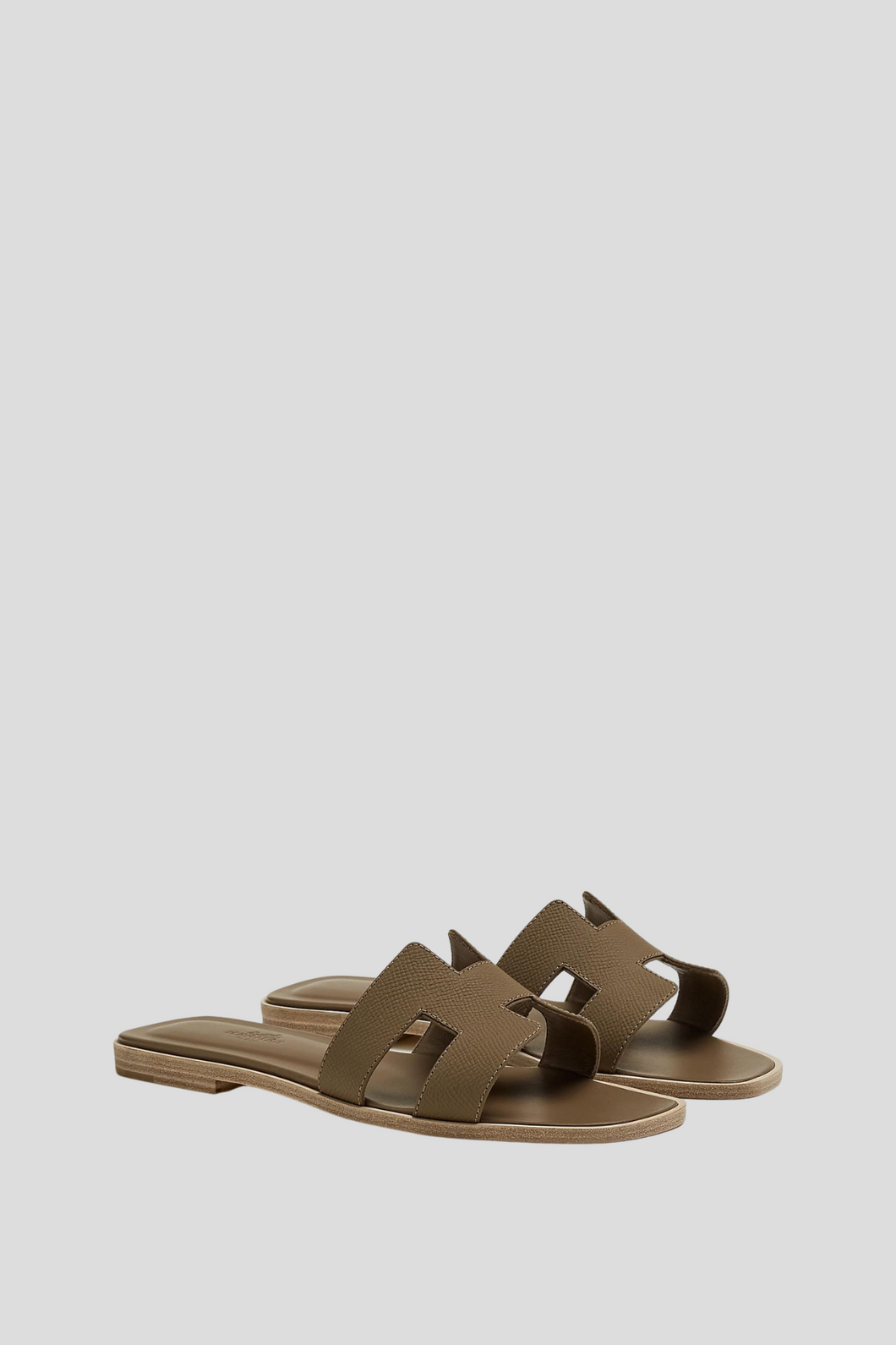 Étoupe Oran Sandal Size 37.5 / UK 4.5 by Hermès