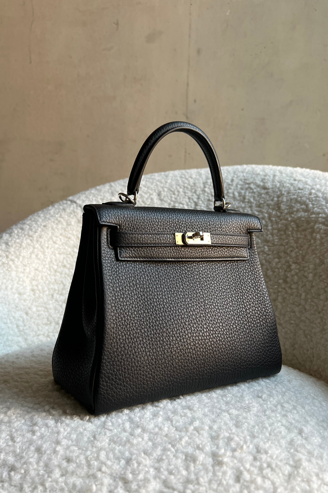 Black PHW Kelly Retourne 25 Togo Bag by Hermès