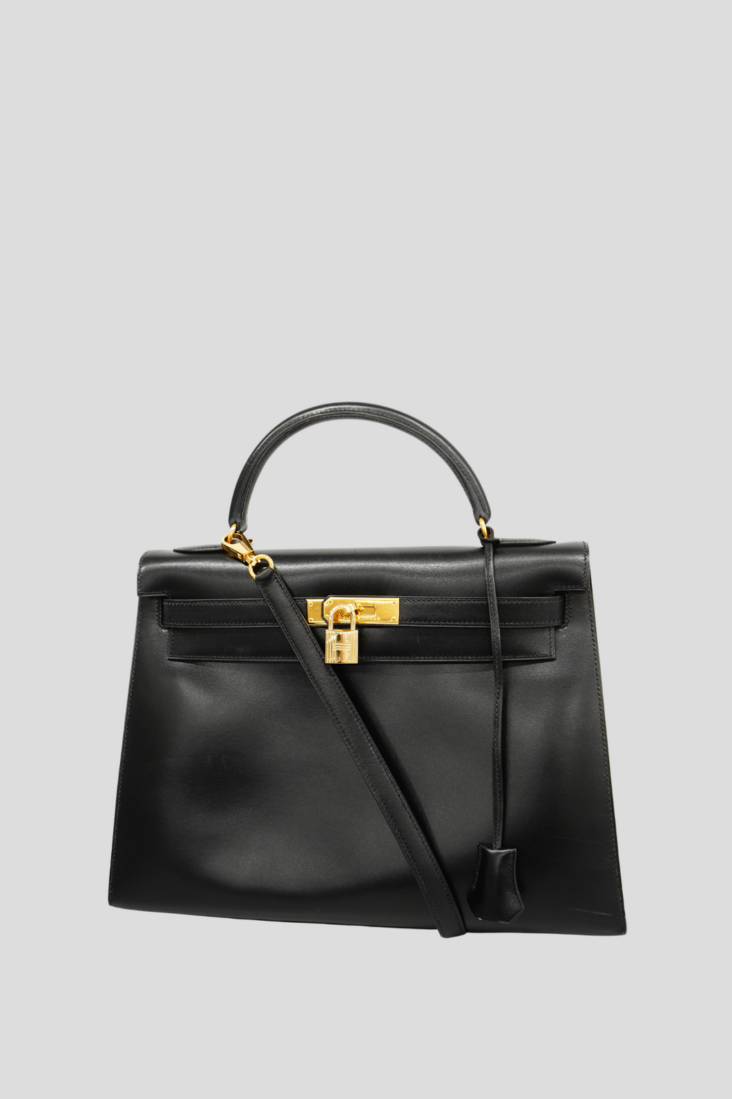 Black GHW Kelly Sellier 32 Box Calf Bag by Hermès