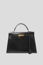 Load image into Gallery viewer, Black GHW Kelly Sellier 32 Box Calf Bag by Hermès
