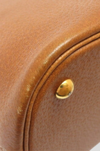 Load image into Gallery viewer, Gold GHW Bolide 37 Pigskin Bag by Hermès
